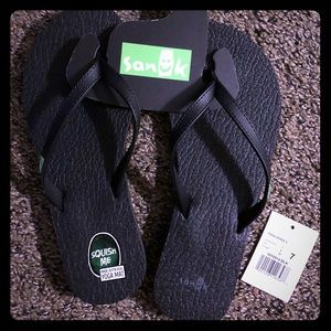 Sanuk women’s spree 4 flip flops size 7